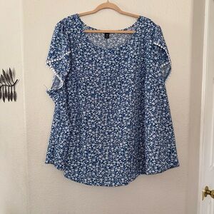 SHEIN Blue Floral Blouse with Lace Detail Size 28/30